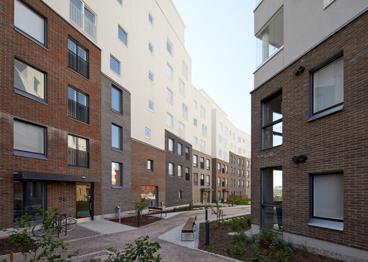 云街区社会包容性住宅 / INARO Integrated Architecture Office - 建筑图, 视窗, 砖, 表皮