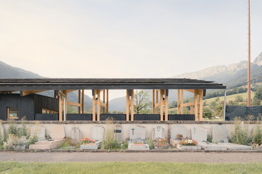 Vestuarios y Casa Club de instalaciones deportivas / Anthony Laffargue - Fotografía exterior, Fijación Vigas