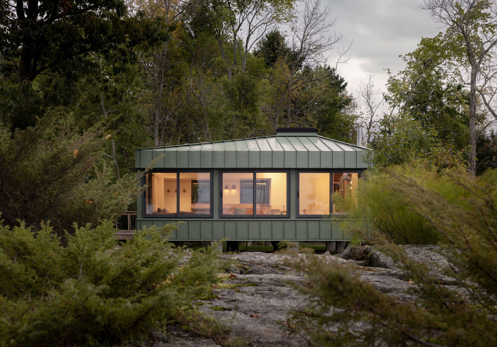 Green Cabin / Daymark Design Incorporated | ArchDaily