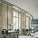 Ateliers Versailles / minuit architectes - Fotografía interior, Arquitectura Educacional, Fachada, Mesas, Sillas