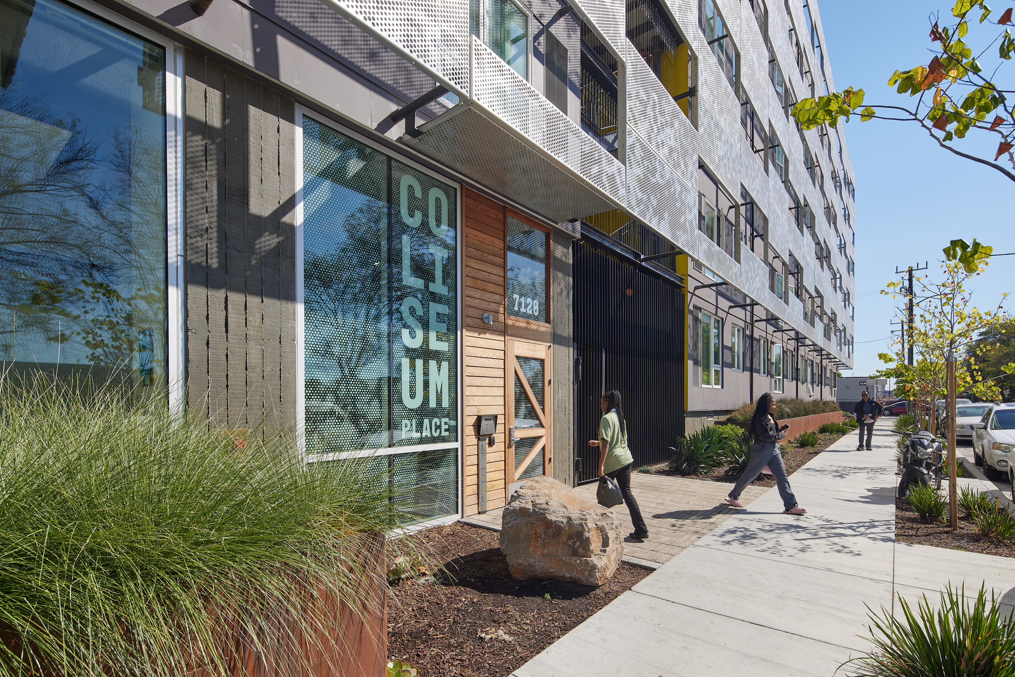 Rectangular Coliseum Building Gallery of Coliseum Place Affordable Housing / David Baker Architects - 7