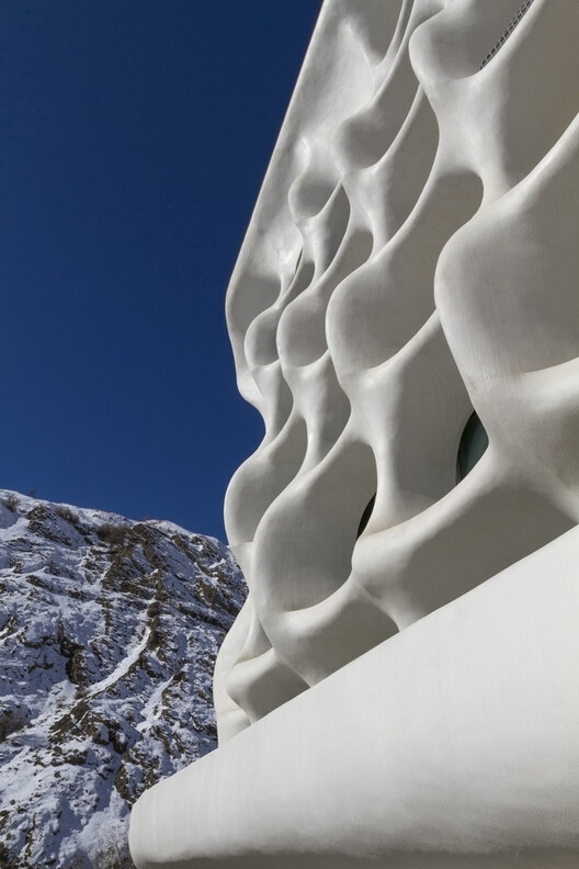 Creating Winter Retreats: Snow Resorts and Vacation Home Typologies - Image 29 of 31