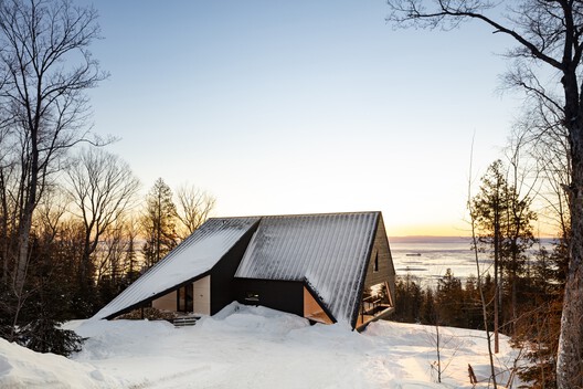 Creating Winter Retreats: Snow Resorts and Vacation Home Typologies - Image 3 of 31