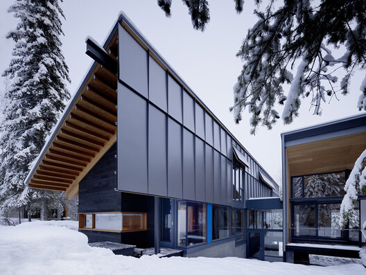 Creating Winter Retreats: Snow Resorts and Vacation Home Typologies - Image 6 of 31