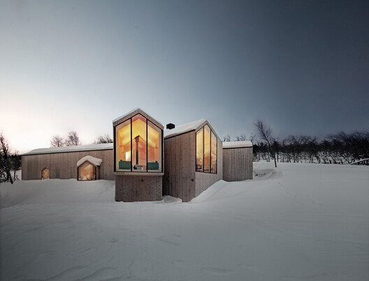 Creating Winter Retreats: Snow Resorts and Vacation Home Typologies - Image 10 of 31