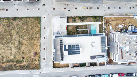 12 apartamentos en Dosrius / Bunyesc Arquitectura Eficient SLP - Fotografía interior, Fotografía vista aérea