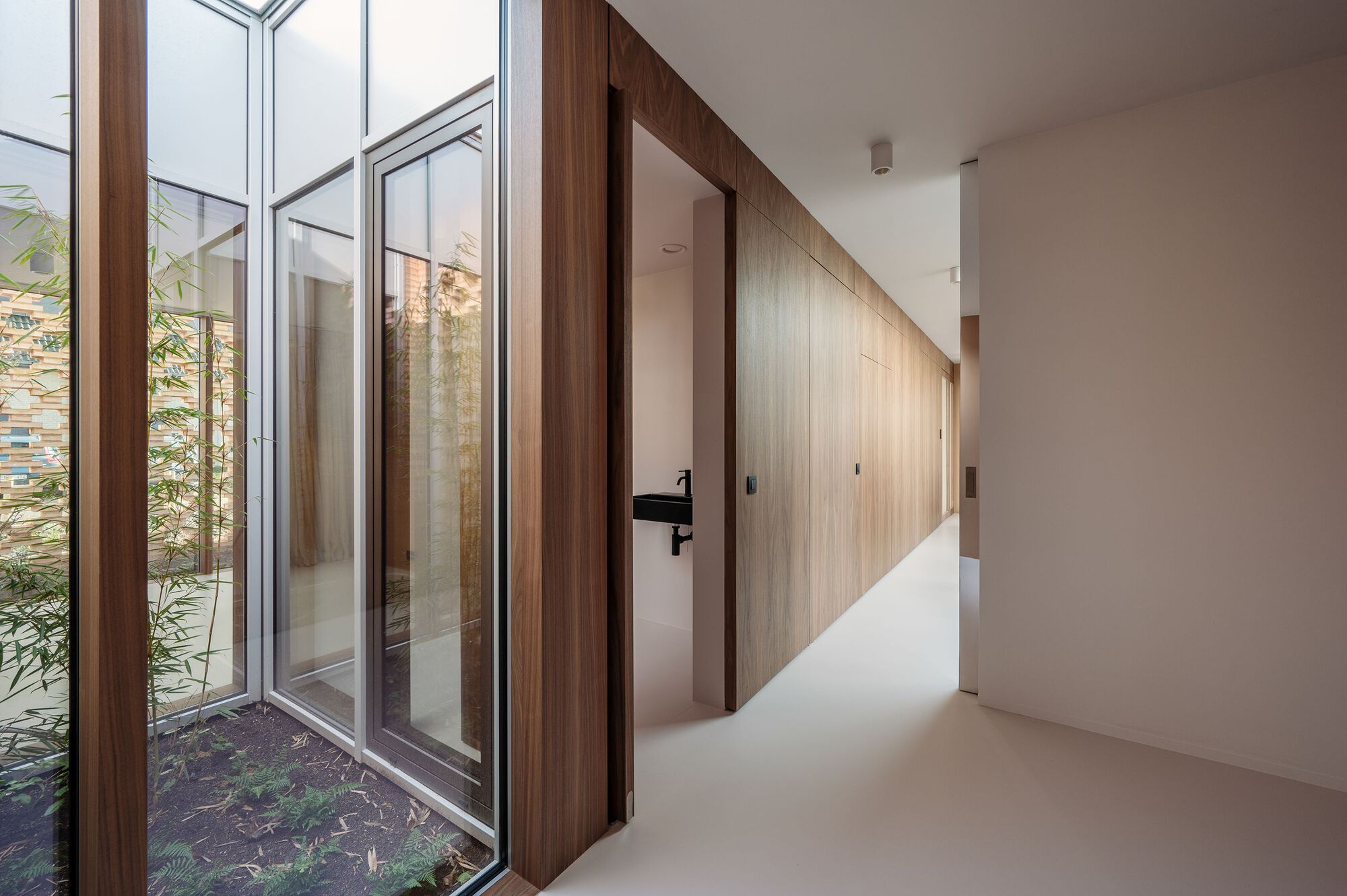 Studio Okami Gallery of Patio House / Studio Okami Architects - 21