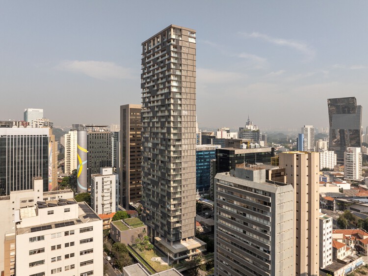 Praça Henrique Monteiro + Hotel Pulso / Studio Arthur Casas - Mais Imagens