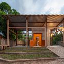 Centro de Referencia Babaçu Quebradeiras / Estudio Flume - Fotografía exterior, Madera, Fijación Vigas