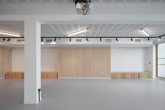 Centro Cultural Rosa Bonheur / Modal Architecture - Fotografía interior, Madera, Iluminación