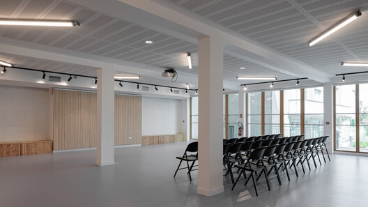 Centro Cultural Rosa Bonheur / Modal Architecture - Fotografía interior, Iluminación, Sillas