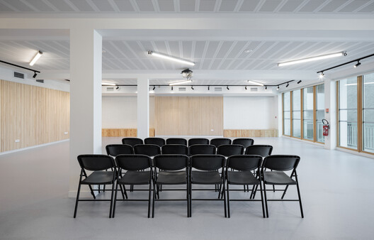 Centro Cultural Rosa Bonheur / Modal Architecture - Fotografía interior, Comedor, Madera, Iluminación, Sillas