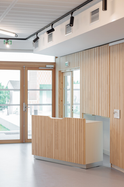 Centro Cultural Rosa Bonheur / Modal Architecture - Fotografía interior, Madera, Vidrio, Sillas