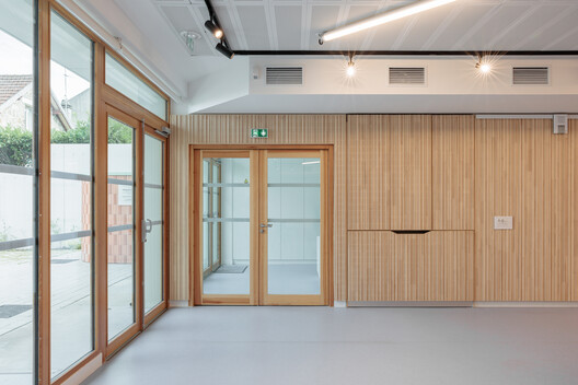 Centro Cultural Rosa Bonheur / Modal Architecture - Fotografía interior, Madera, Iluminación, Puerta, Vidrio