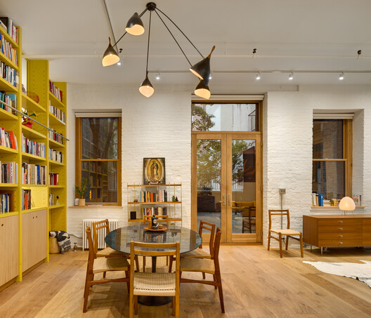 Estudio en Soho / PRODUCTORA - Fotografía interior, Madera, Mesas, Iluminación, Sillas, Estanterías