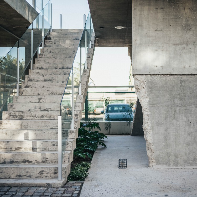 Linné Costanera / MANTO ARQUITECTURA - Fotografía exterior, Escaleras, Concreto