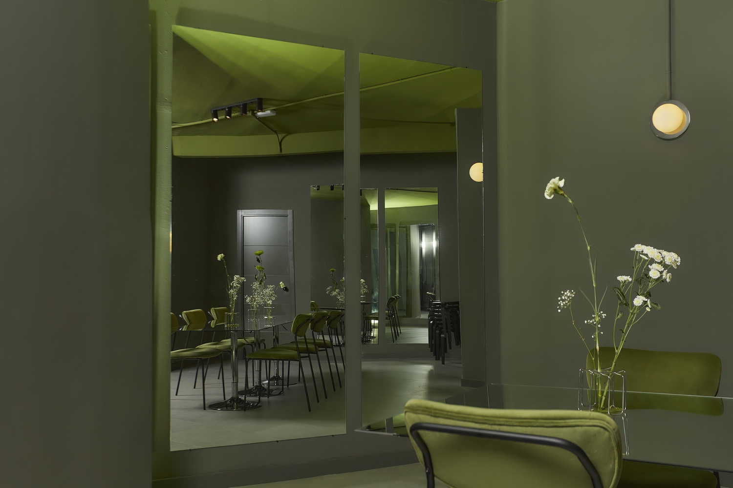 Galería de Bares, cafés y tiendas en Madrid: el diseño de interiores ...