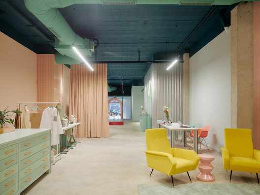 Bars, Cafés, and Shops in Madrid: The Role of Design in Creating Urban Tourism Highlights - Image 25 of 26
