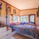 Brava Tiny House / Madeiguincho - Fotografía interior, Dormitorio, Camas, Madera, Iluminación