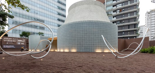 Works by Tomie Ohtake in the outdoor area of the Tishman Speyer Pavilion (Credit: Bruno Mineman)