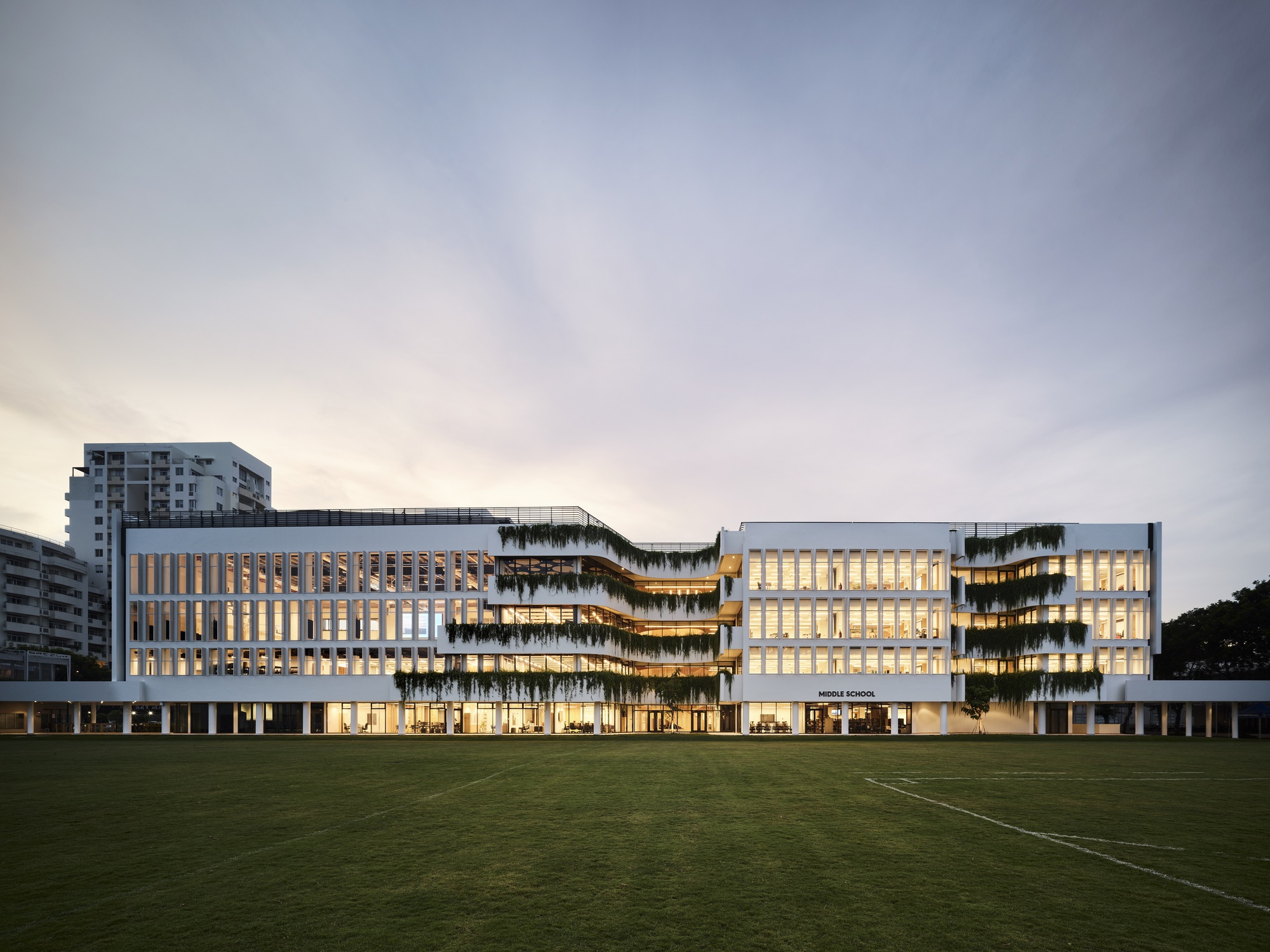 Ms 358 Gallery of New Middle School and STEAM Design Center / Flansburgh ...