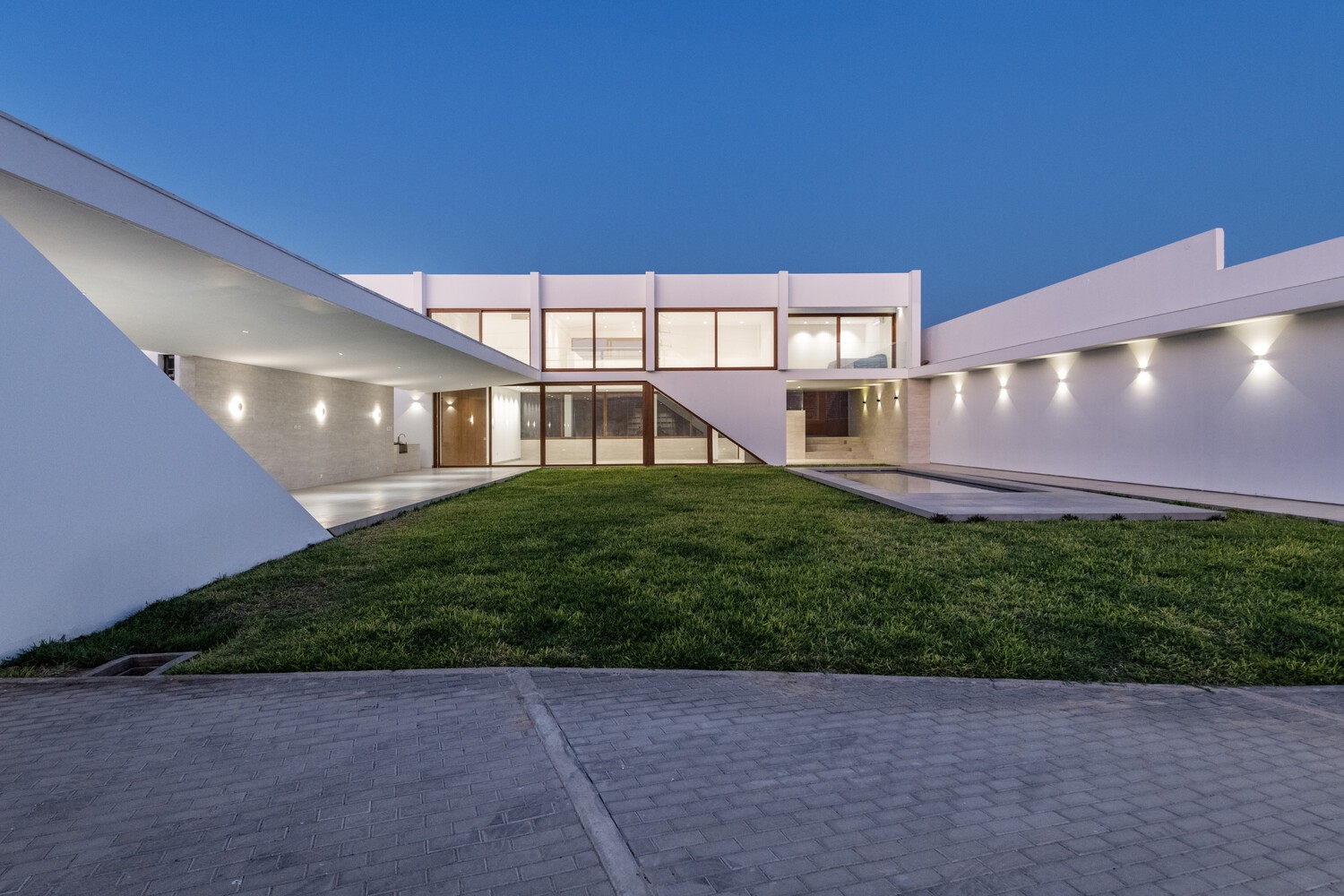 Casa DHN / Riofrio Arquitectos