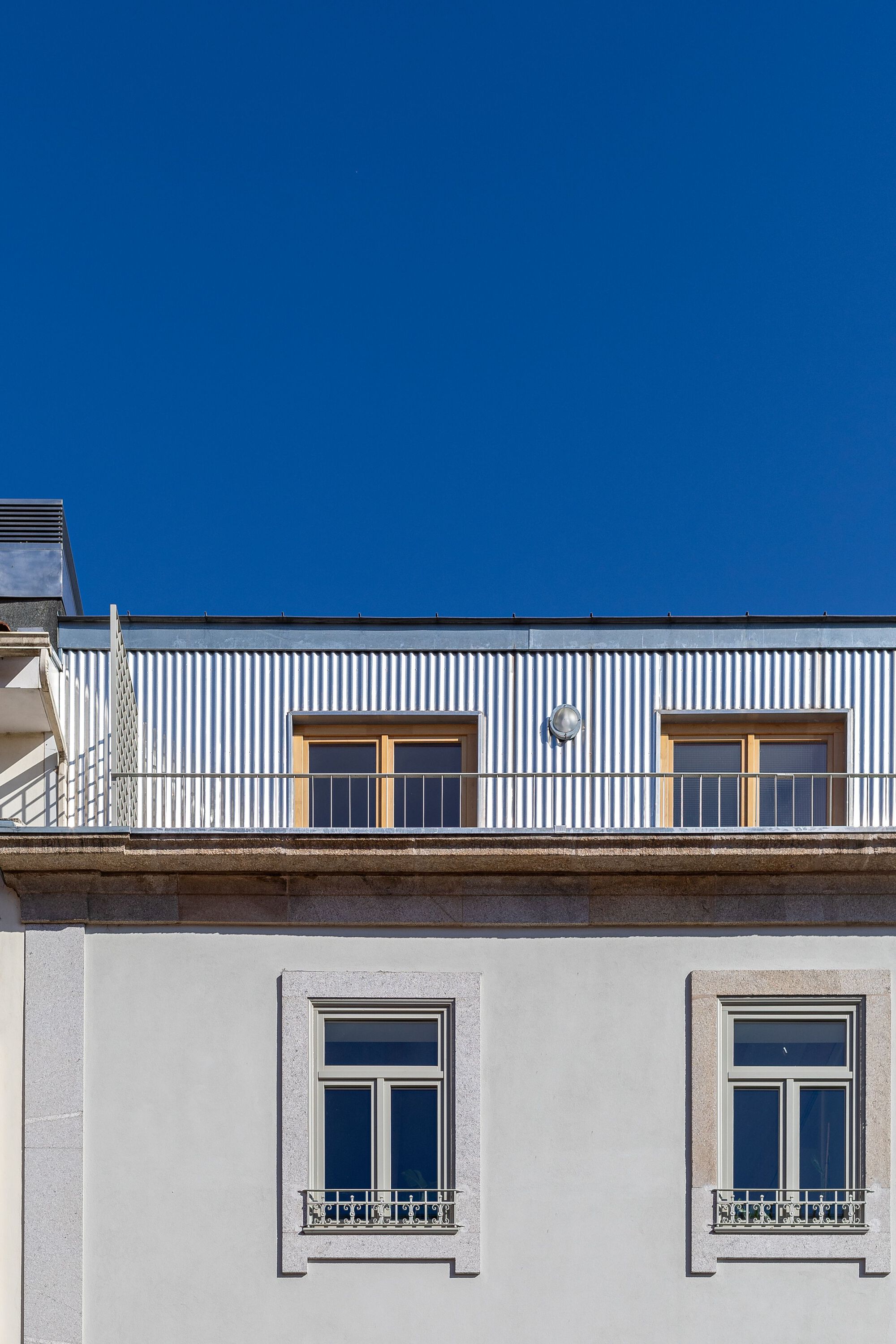 Gallery of Atelier 111 House / André Simão & Nuno Bessa - 31