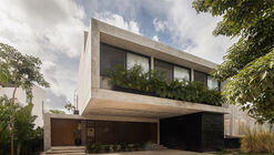 Casa Alas y raíces / Arquitectura Individual