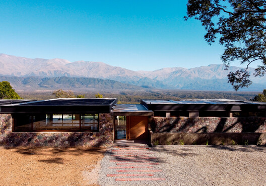 Casa Fai / MedinaMas/Arq - Imagen 1 de 24