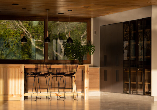 Casa Fai / MedinaMas/Arq - Fotografía interior, Madera, Iluminación, Mesas, Sillas, Encimera, Cocina, Vidrio