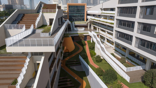 Escuela Secundaria de Lenguas Extranjeras Qingquan / Yijing Architectural Design - Fotografía interior, Escaleras