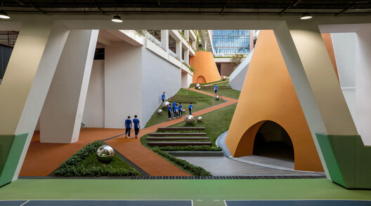 Escuela Secundaria de Lenguas Extranjeras Qingquan / Yijing Architectural Design - Imagen 10 de 30