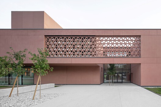 Secondary School Puos d’Alpago / facchinelli daboit saviane Secondary School Puos d’Alpago / facchinelli daboit saviane - Image 3 of 16