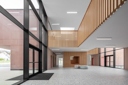 Secondary School Puos d’Alpago / facchinelli daboit saviane Secondary School Puos d’Alpago / facchinelli daboit saviane - Image 4 of 16