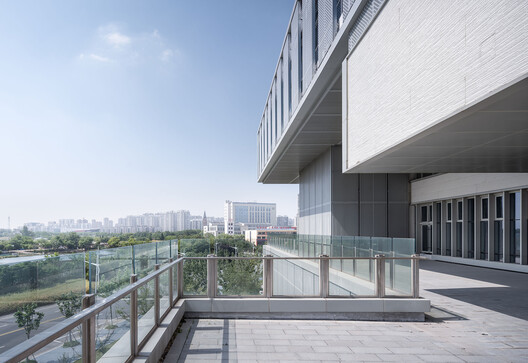 靖江滨江新城长阳邻里中心 / 南大建筑钟华颖工作室 - 建筑图, 玻璃, 阳台