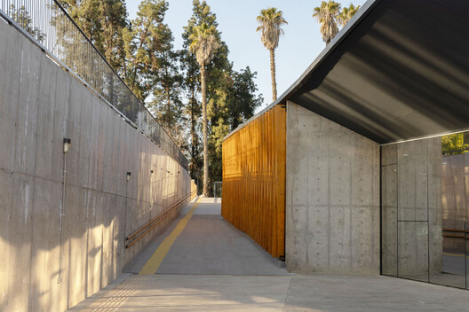 Biblioteca Municipal de Pudahuel / Matías Córdoba y Claudio Iglesias - Imagen 3 de 51