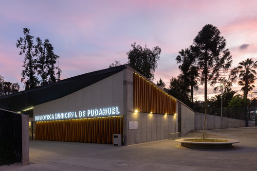 Biblioteca Municipal de Pudahuel / Matías Córdoba y Claudio Iglesias - Imagen 11 de 51