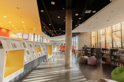 Biblioteca Municipal de Pudahuel / Matías Córdoba y Claudio Iglesias - Imagen 4 de 51