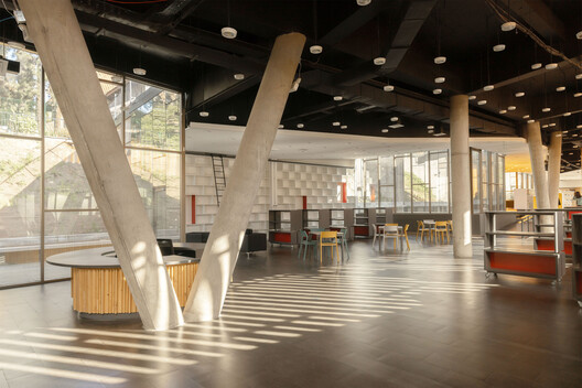 Biblioteca Municipal de Pudahuel / Matías Córdoba y Claudio Iglesias - Imagen 23 de 51