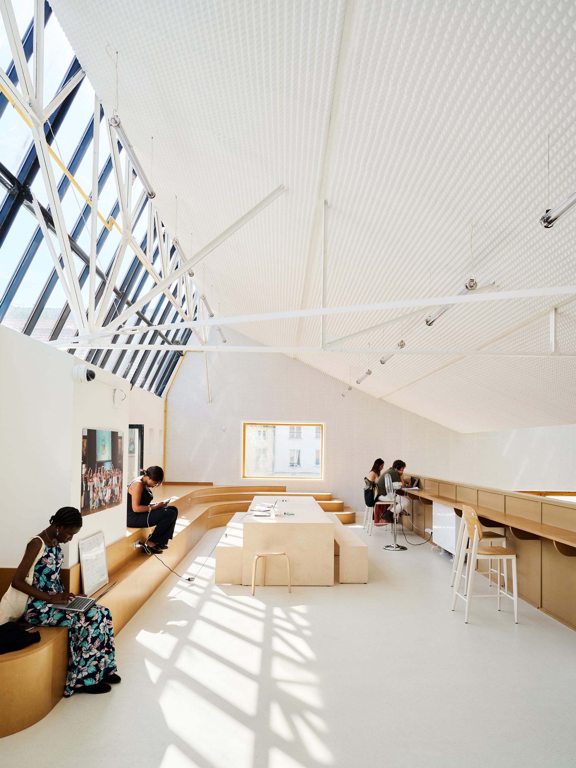 galer-a-de-escuela-de-cocina-para-migrantes-en-un-pabell-n-industrial