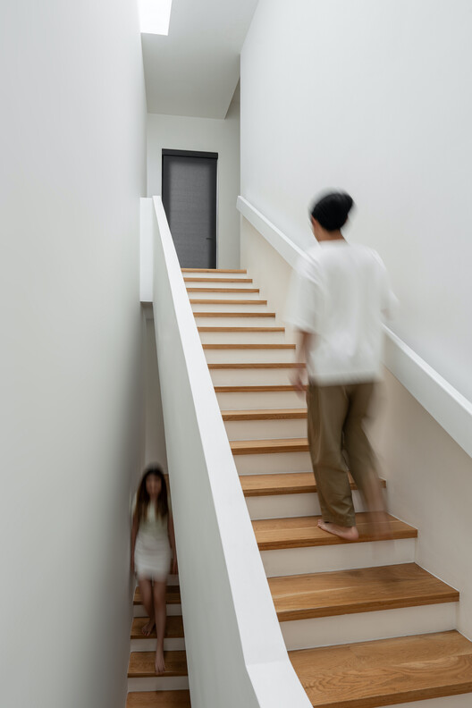 Lapatoo House / Fabian Tan Architect - Interior Photography, Stairs, Wood, Handrail