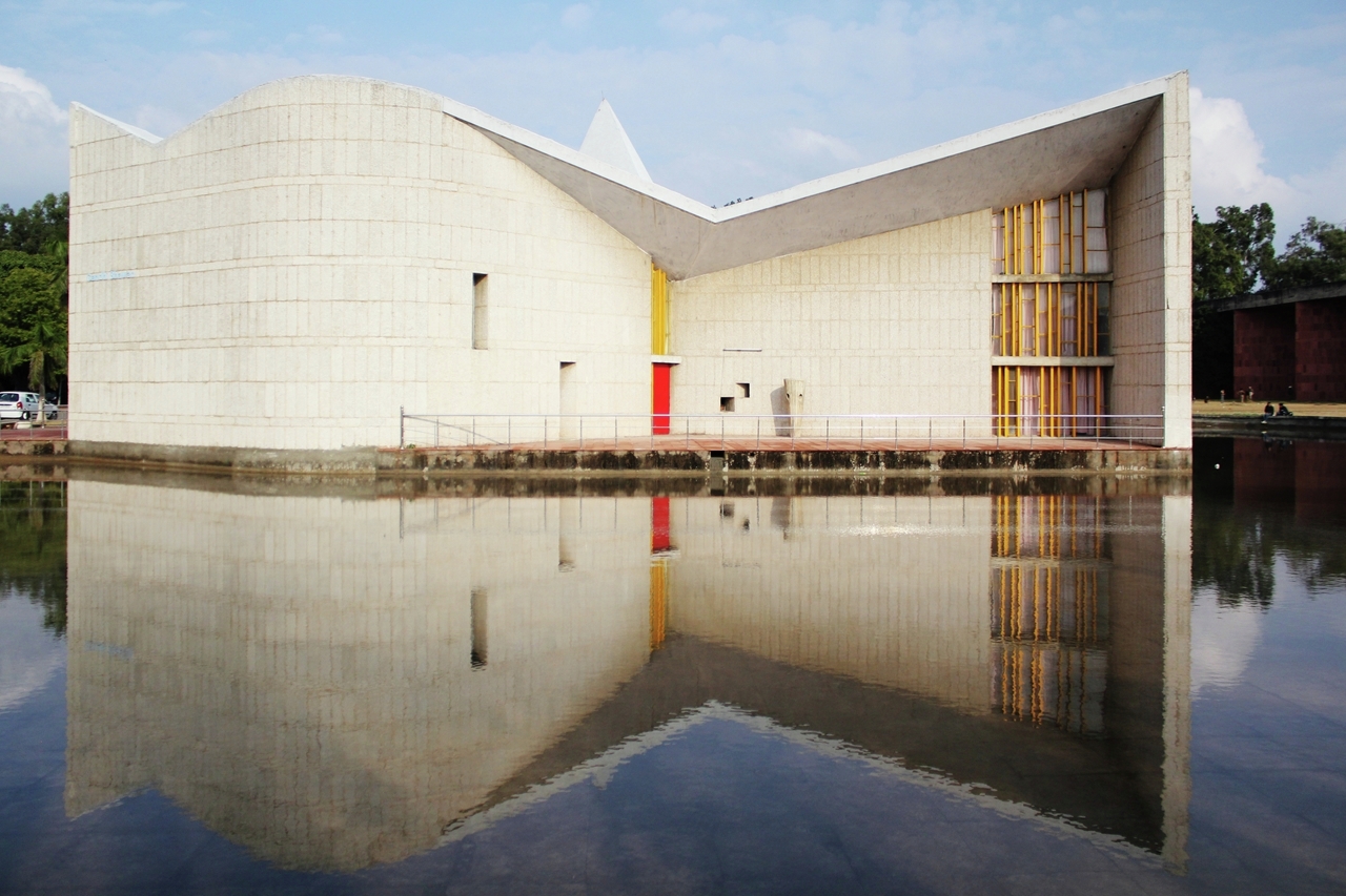 From Colonization to Le Corbusier: Was Modernism in India an