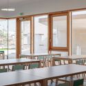 克劳丁·赫尔曼学校 / SAM architecture - 室内图, 餐厅, 木头, 椅子, 玻璃