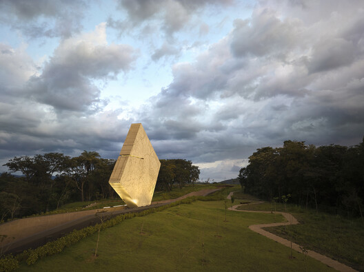 Memorial Brumadinho de Gustavo Penna transforma local da tragédia em espaço de memória - Imagem 3 de 12