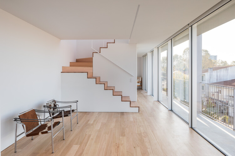 Edifício HS / NOARQ - Fotografia de Interiores, Escada, Madeira, Corrimão