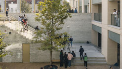 Egied Van Broeckhoven School / B2Ai