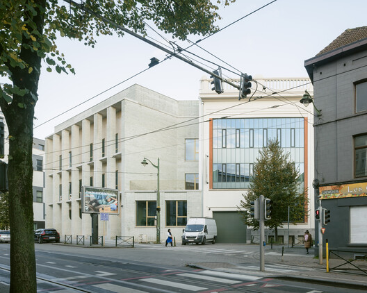 Egied Van Broeckhoven School / B2Ai Egied Van Broeckhoven School / B2Ai - Exterior Photography, Concrete