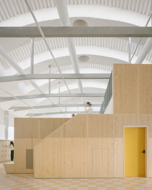 Egied Van Broeckhoven School / B2Ai Egied Van Broeckhoven School / B2Ai - Interior Photography, Wood