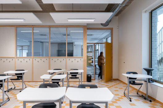 Egied Van Broeckhoven School / B2Ai Egied Van Broeckhoven School / B2Ai - Interior Photography, Wood, Lighting, Glass, Chair