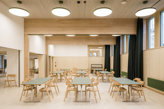 达沃斯学校改造 / CURA Architekten - 室内图, 餐厅, 木头, 椅子